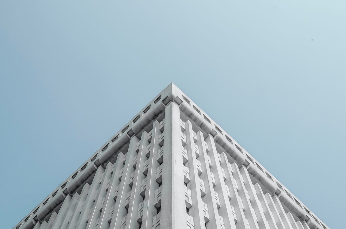 乐鱼登录-KT击败T1赛后，上单PerfecT面对镜头庆祝胜利