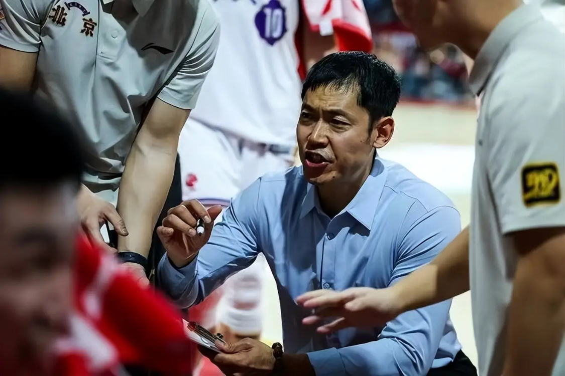 乐鱼体育-获泰伦卢BUFF后终输球，第8位下课主帅即将诞生，球迷：杨鸣快来